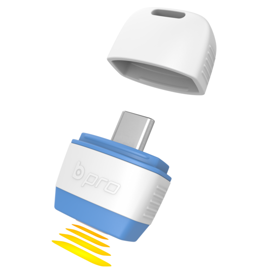 Abbildung vom bite away pro Produkt. Ein weiß-blauer USB-C-Adapter mit abnehmbarer Kappe. Auf der Oberfläche ist das „b pro“-Logo zu sehen. Gelbe Linien darunter deuten auf eine drahtlose oder Infrarot-Übertragung hin.